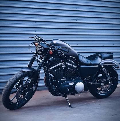 HARLEY-DAVIDSON SPORTSTER IRON 883 